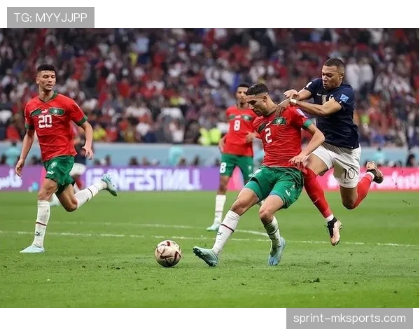 阿什拉夫巴黎表现低迷,战术适应与外部压力成双重挑战 阿什拉夫巴黎表现低迷,战术适应与外部压力成双重挑战